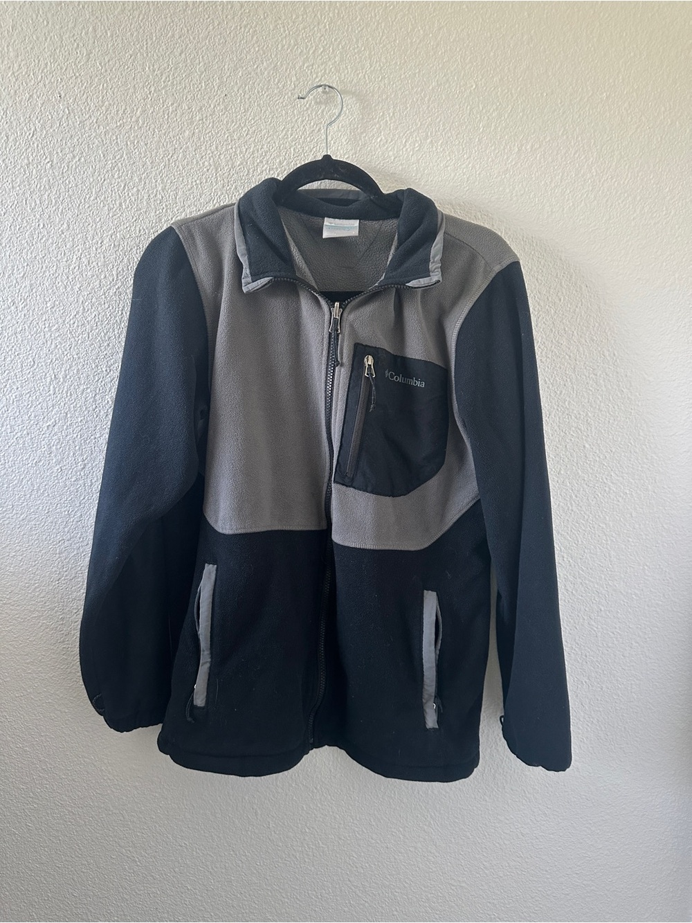 Columbia Men’s Black and Gray Two-Tone Fleece Performance Jacket